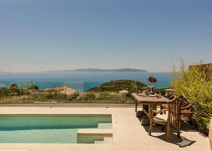 Hilaritas Luxury Suites Sea View, Private Pool & Jacuzzi Paradise