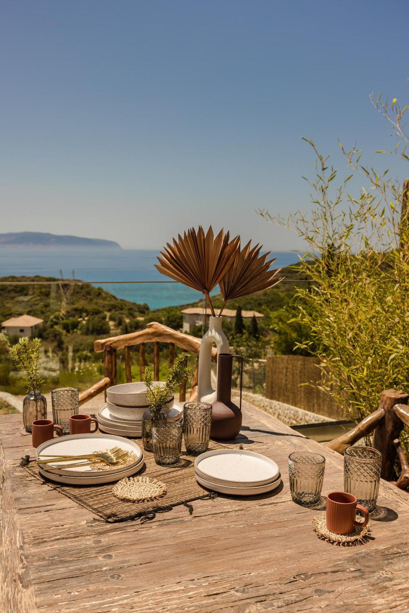 Hilaritas Luxury Sea View, Private Pool & Jacuzzi Paradise