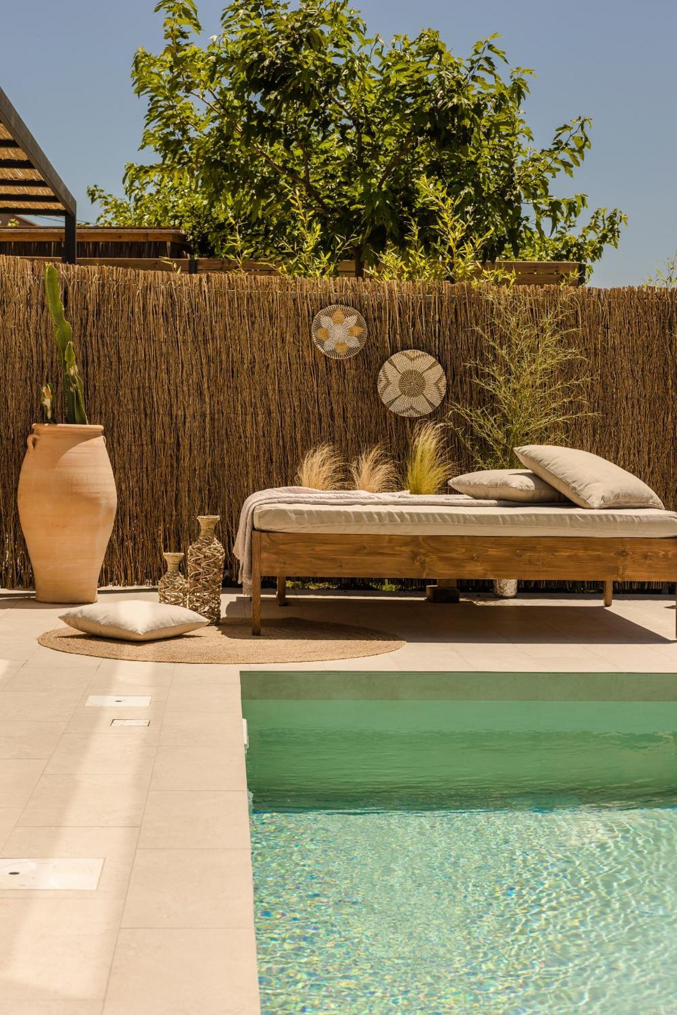 Hilaritas Luxury Sea View, Private Pool & Jacuzzi Paradise