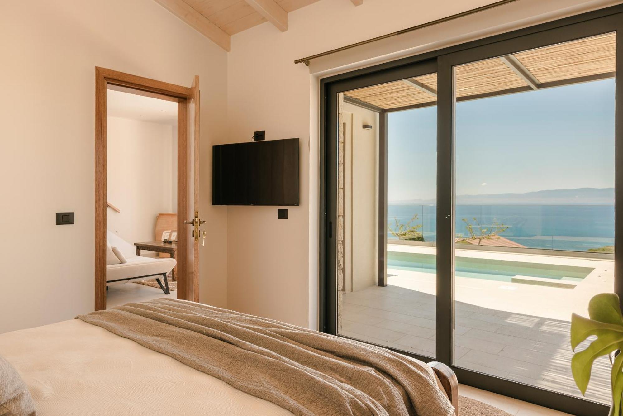 Hilaritas Premium Seafront - April & Limited Spring Offer! Ferienhaus *