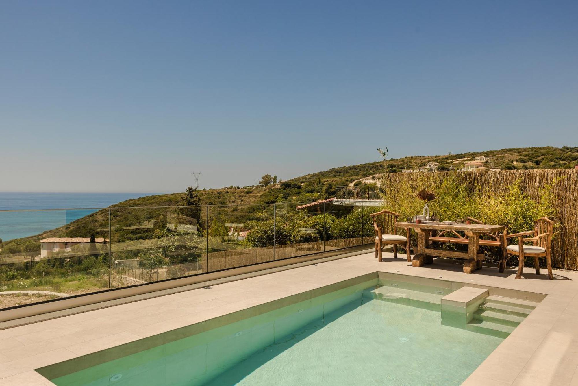 Hilaritas Premium Seafront - April & Limited Spring Offer! Ferienhaus Ratzaklíon