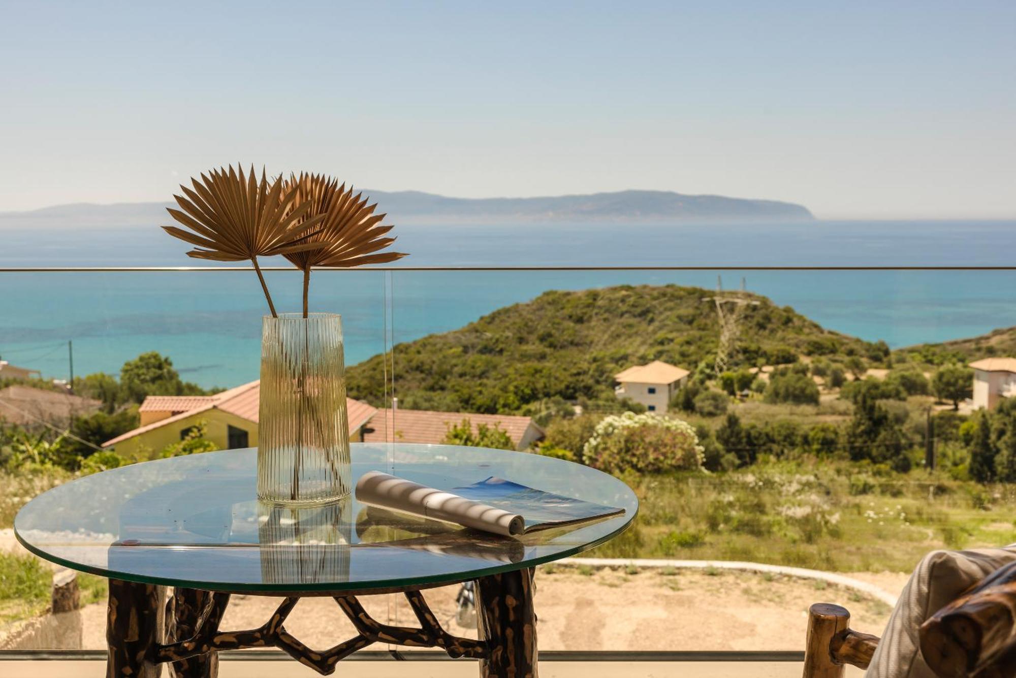 Hilaritas Premium Seafront - April & Limited Spring Offer! Ferienhaus *